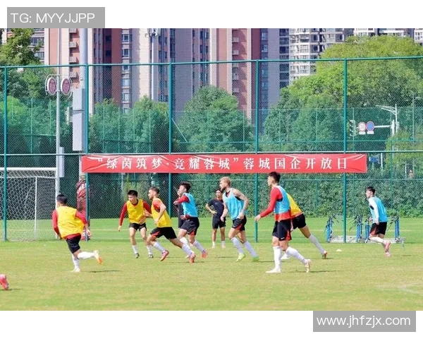 成都足球队逆袭之旅的真实记录与奋斗精神展现 成都足球队逆袭之旅的真实记录与奋斗精神展现